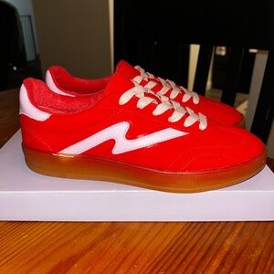 Madden Girl Giia Sneakers      Coral/Multi